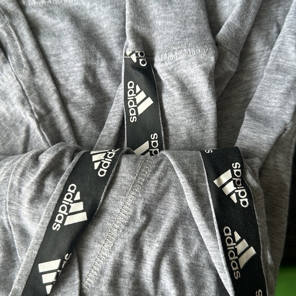 BOYS ADIDAS HOODIE …..Size 5…..$30 - Picture 2 of 4